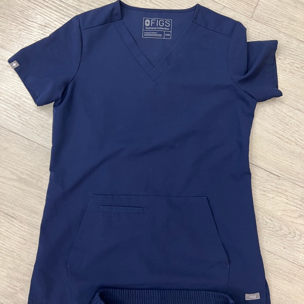 Women’s Figs Top ONLY
